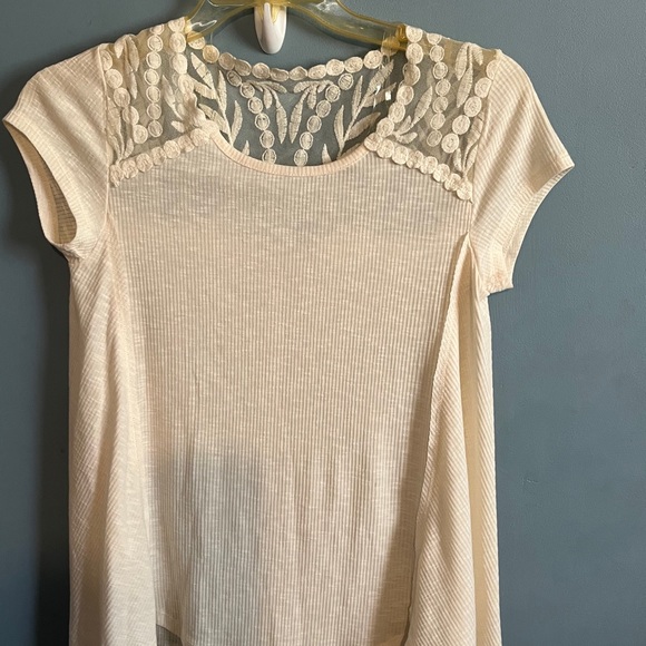 SELLING JOLT TOP FOR WOMEN SIZE M COLOR CREAM VERY GOOD CONDITION - Picture 7 of 13